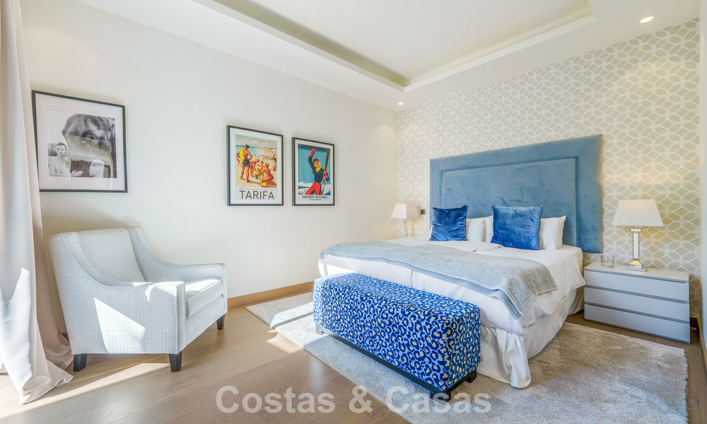 Luxevilla met contemporaine bouwstijl te koop in een beveiligde privé community van Nueva Andalucia, Marbella 793983