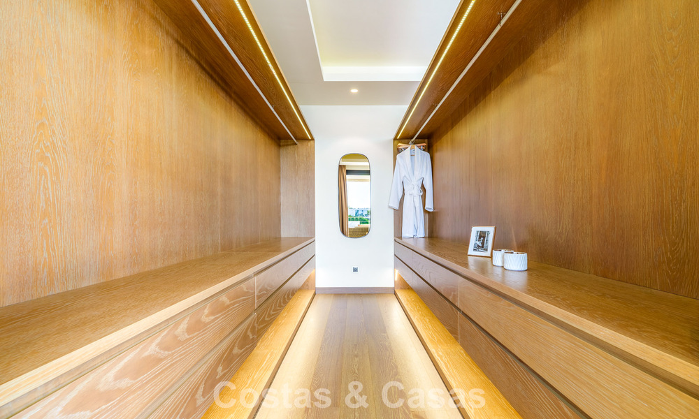 Luxevilla met contemporaine bouwstijl te koop in een beveiligde privé community van Nueva Andalucia, Marbella 793989