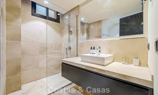 Luxevilla met contemporaine bouwstijl te koop in een beveiligde privé community van Nueva Andalucia, Marbella 793998 