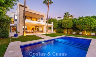 Luxevilla met contemporaine bouwstijl te koop in een beveiligde privé community van Nueva Andalucia, Marbella 794012 