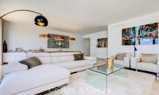 Gerenoveerd penthouse met 3 slaapkamers in beveiligde gemeenschap met uitzicht op zee en golfbaan in Marbella - Benahavis 793307 