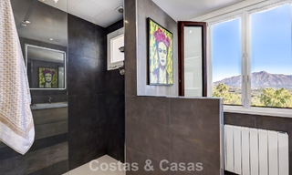 Gerenoveerd penthouse met 3 slaapkamers in beveiligde gemeenschap met uitzicht op zee en golfbaan in Marbella - Benahavis 793329 