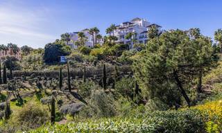 Gerenoveerd penthouse met 3 slaapkamers in beveiligde gemeenschap met uitzicht op zee en golfbaan in Marbella - Benahavis 793350 