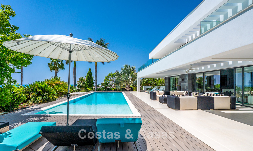 Luxueuze, moderne, klasse-villa te koop met zeezicht in een prestigieus golfresort in Marbella - Benahavis 794028