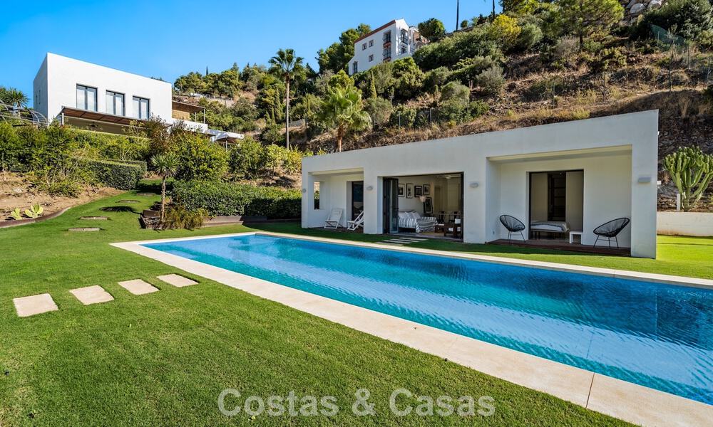 Ruime, moderne villa met apart gastenverblijf te koop in El Madroñal, Benahavis - Marbella 794056
