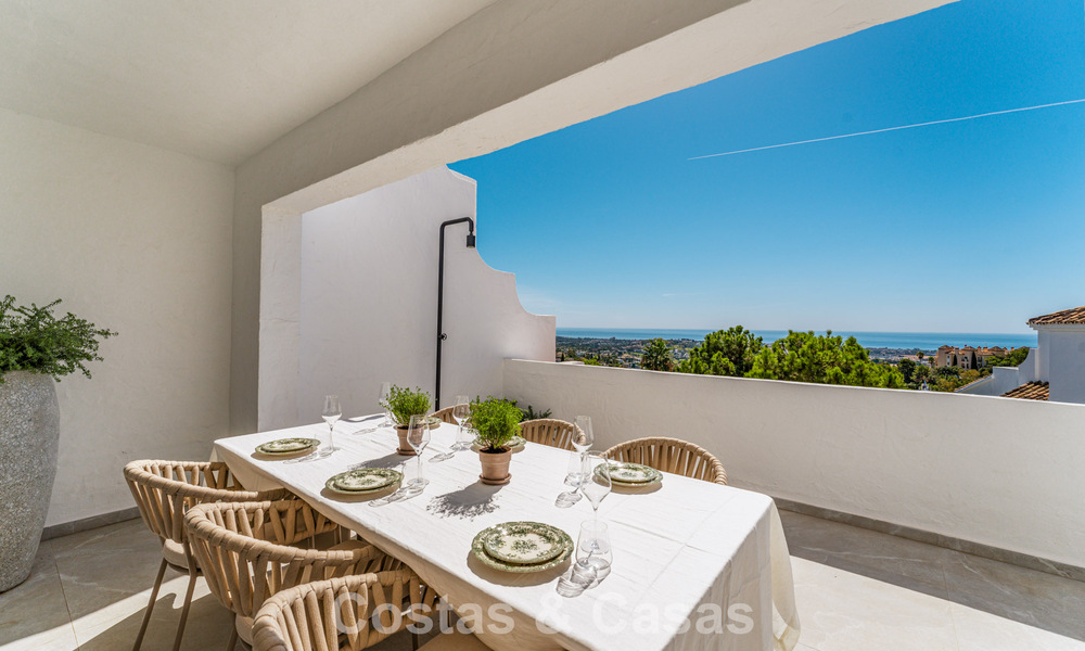 Instapklaar, luxueus gerenoveerd duplex appartement te koop in de heuvels van Marbella - Benahavis 794090