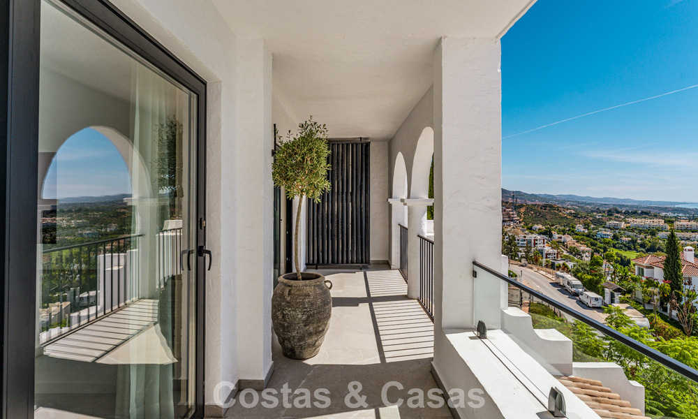 Instapklaar, luxueus gerenoveerd duplex appartement te koop in de heuvels van Marbella - Benahavis 794096