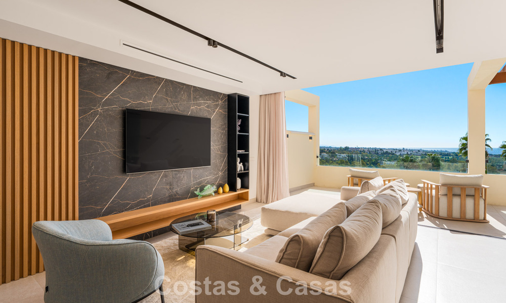 Gerenoveerd luxe appartement met zeezicht te koop in het begeerde Nueva Andalucia, Marbella 794134