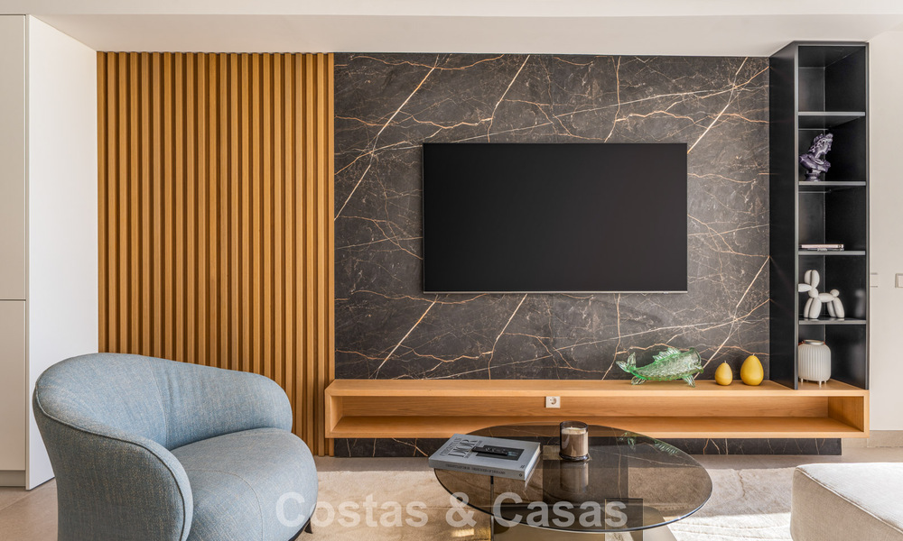 Gerenoveerd luxe appartement met zeezicht te koop in het begeerde Nueva Andalucia, Marbella 794136