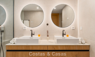 Gerenoveerd luxe appartement met zeezicht te koop in het begeerde Nueva Andalucia, Marbella 794137 