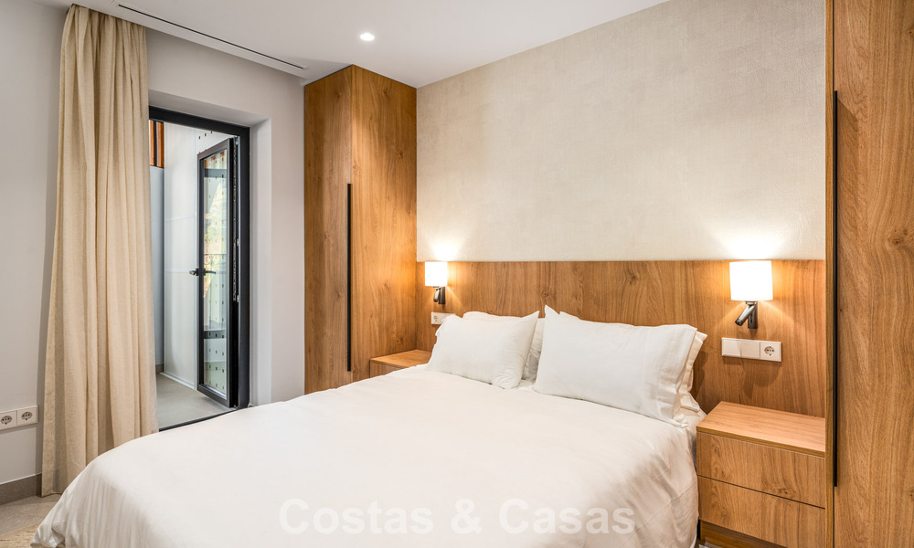 Gerenoveerd luxe appartement met zeezicht te koop in het begeerde Nueva Andalucia, Marbella 794143