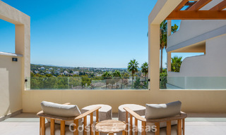 Gerenoveerd luxe appartement met zeezicht te koop in het begeerde Nueva Andalucia, Marbella 794147 
