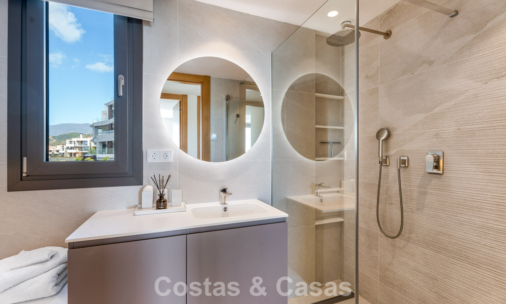 Instapklaar, ruim, eigentijds, luxe appartement te koop in de heuvels van La Quinta Resort in Marbella - Benahavis 794385