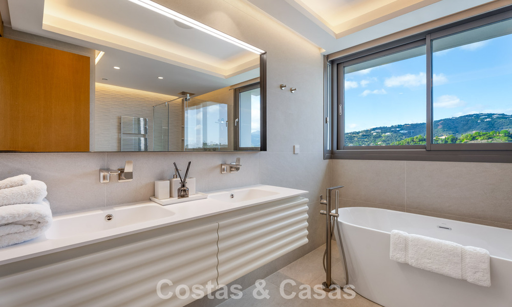Instapklaar, ruim, eigentijds, luxe appartement te koop in de heuvels van La Quinta Resort in Marbella - Benahavis 794390