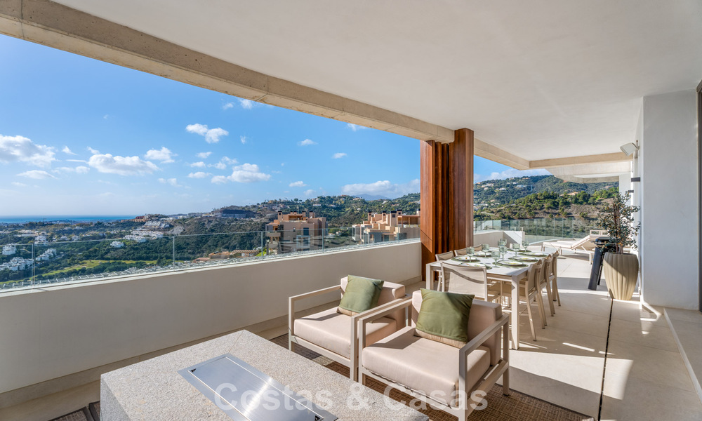 Instapklaar, ruim, eigentijds, luxe appartement te koop in de heuvels van La Quinta Resort in Marbella - Benahavis 794396