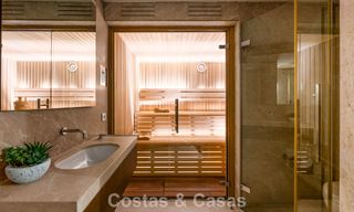 Prestigieuze, modern gerenoveerde, halfvrijstaande villa te koop, tweede lijn strand in Puente Romano op Marbella’s Golden Mile 794445 