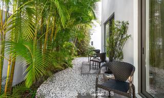 Prestigieuze, modern gerenoveerde, halfvrijstaande villa te koop, tweede lijn strand in Puente Romano op Marbella’s Golden Mile 794463 