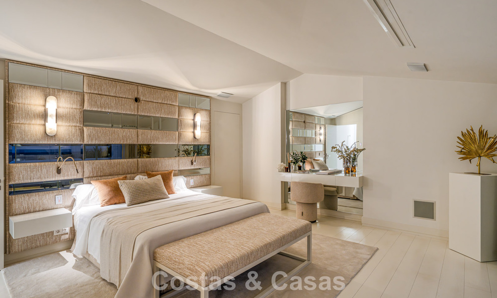Prestigieuze, modern gerenoveerde, halfvrijstaande villa te koop, tweede lijn strand in Puente Romano op Marbella’s Golden Mile 794474