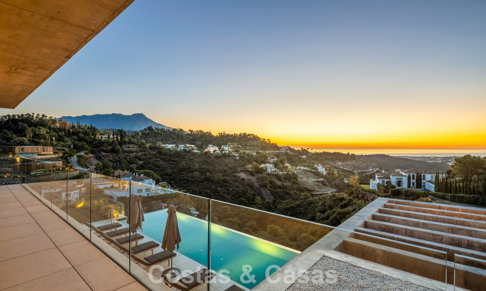 Gloednieuwe luxevilla met panoramische vergezichten te koop in de gated urbanisatie van El Madroñal in Benahavis - Marbella 794196