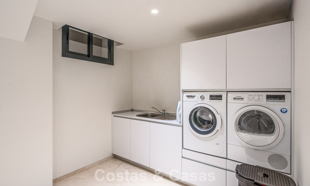 Hoogwaardige designvilla met modern karakter te koop in een gated villa community in Nueva Andalucia’s golfvallei, Marbella 794408