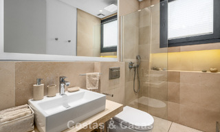 Hoogwaardige designvilla met modern karakter te koop in een gated villa community in Nueva Andalucia’s golfvallei, Marbella 794411 