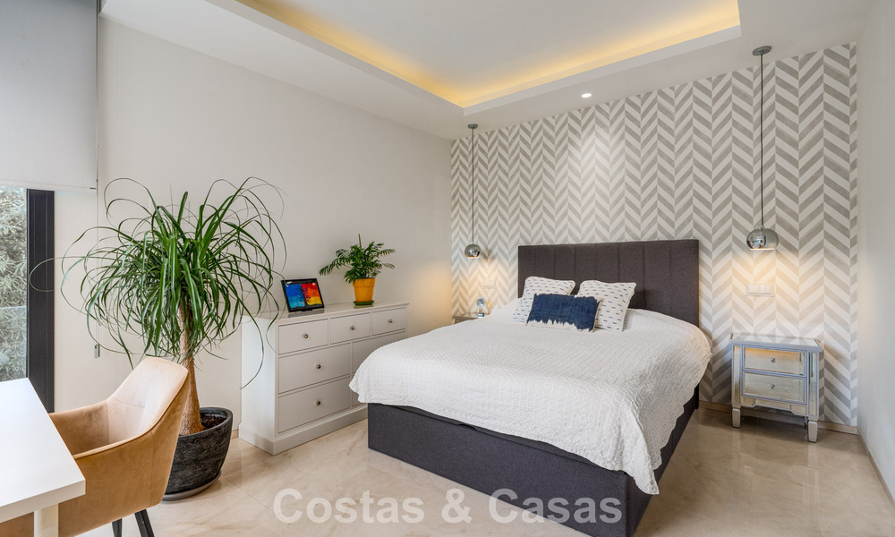Hoogwaardige designvilla met modern karakter te koop in een gated villa community in Nueva Andalucia’s golfvallei, Marbella 794413