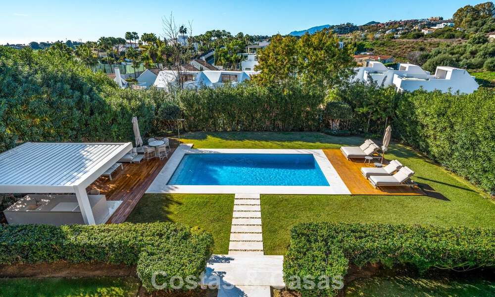 Hoogwaardige designvilla met modern karakter te koop in een gated villa community in Nueva Andalucia’s golfvallei, Marbella 794420