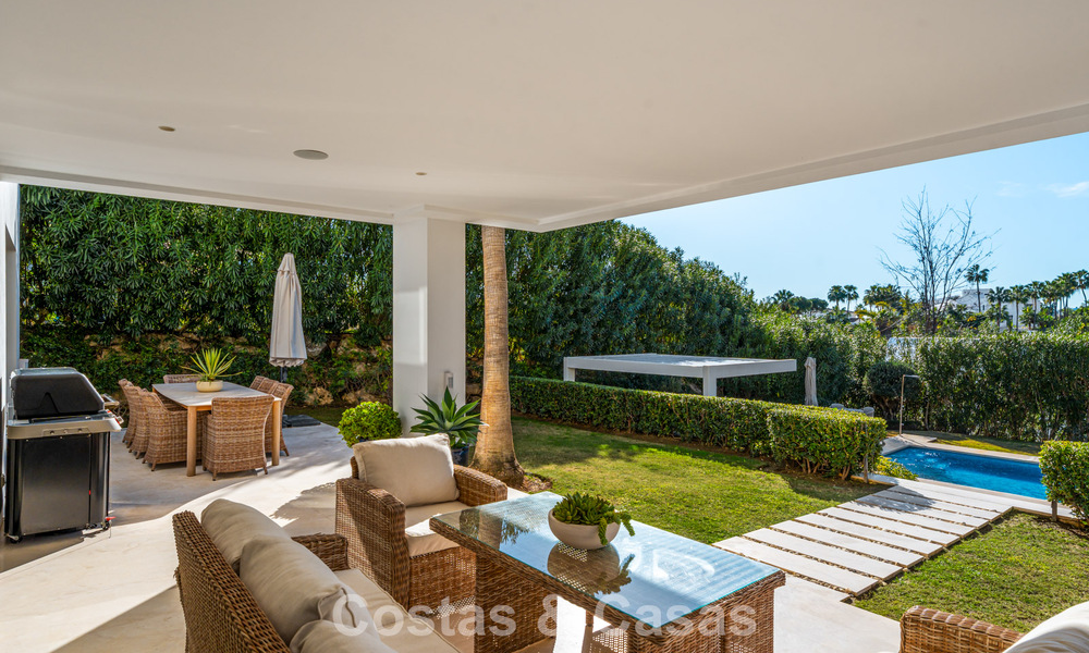 Hoogwaardige designvilla met modern karakter te koop in een gated villa community in Nueva Andalucia’s golfvallei, Marbella 794423