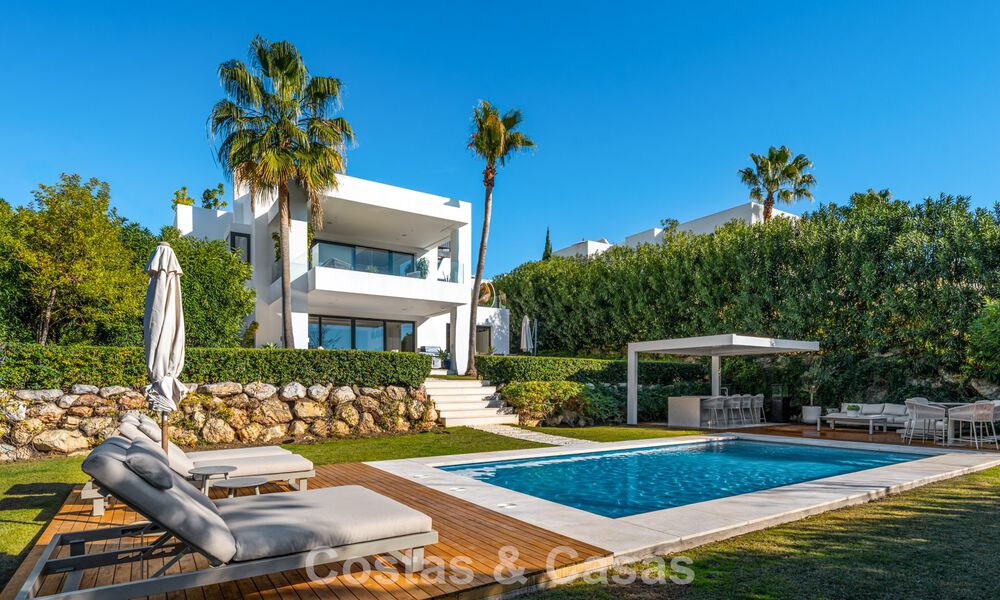 Hoogwaardige designvilla met modern karakter te koop in een gated villa community in Nueva Andalucia’s golfvallei, Marbella 794424