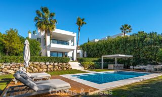 Hoogwaardige designvilla met modern karakter te koop in een gated villa community in Nueva Andalucia’s golfvallei, Marbella 794424 