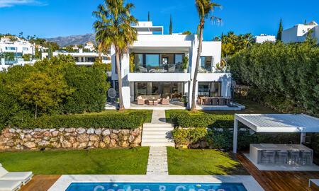 Hoogwaardige designvilla met modern karakter te koop in een gated villa community in Nueva Andalucia’s golfvallei, Marbella 794426