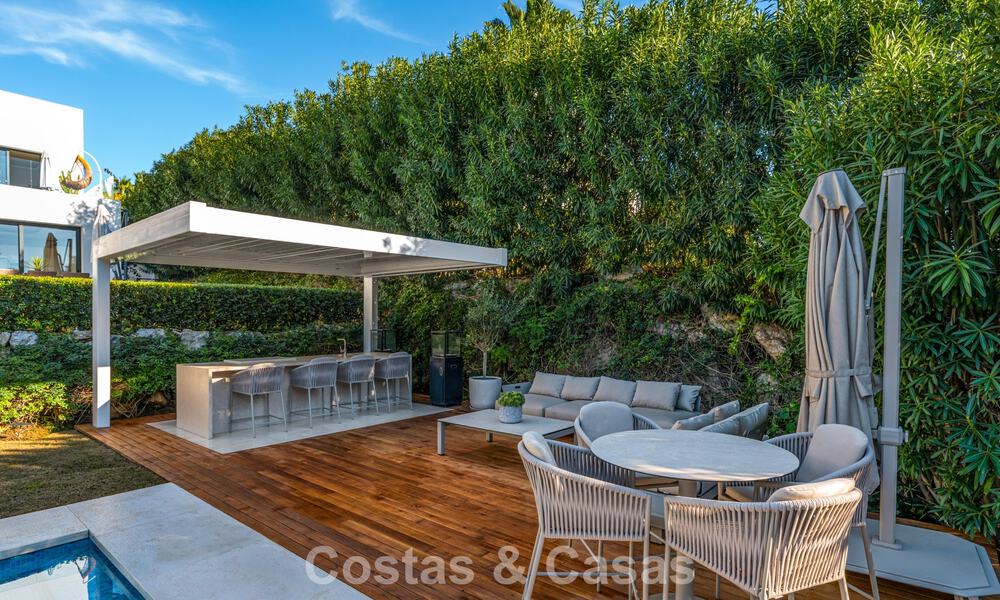 Hoogwaardige designvilla met modern karakter te koop in een gated villa community in Nueva Andalucia’s golfvallei, Marbella 794433