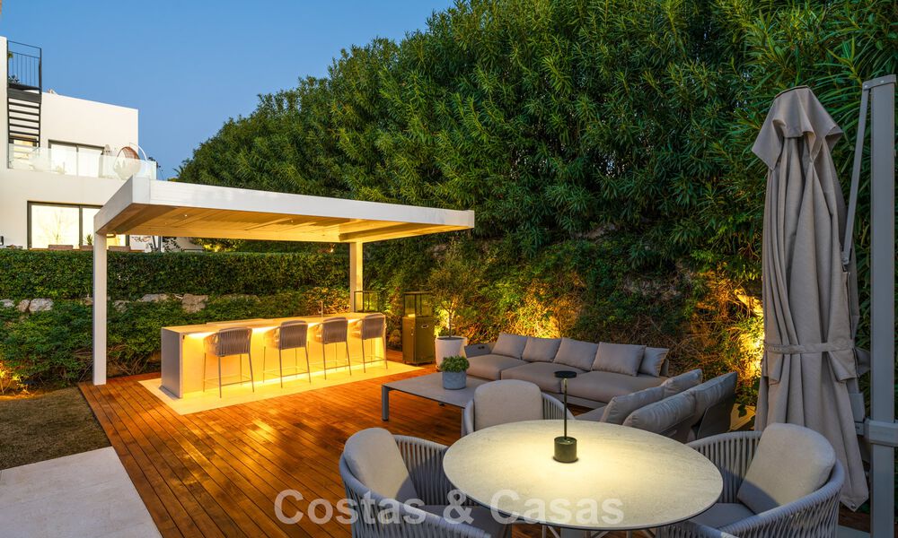 Hoogwaardige designvilla met modern karakter te koop in een gated villa community in Nueva Andalucia’s golfvallei, Marbella 794437