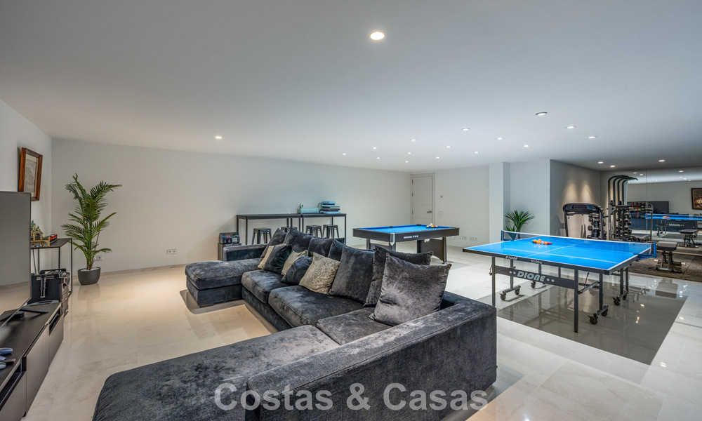 Hoogwaardige designvilla met modern karakter te koop in een gated villa community in Nueva Andalucia’s golfvallei, Marbella 794442