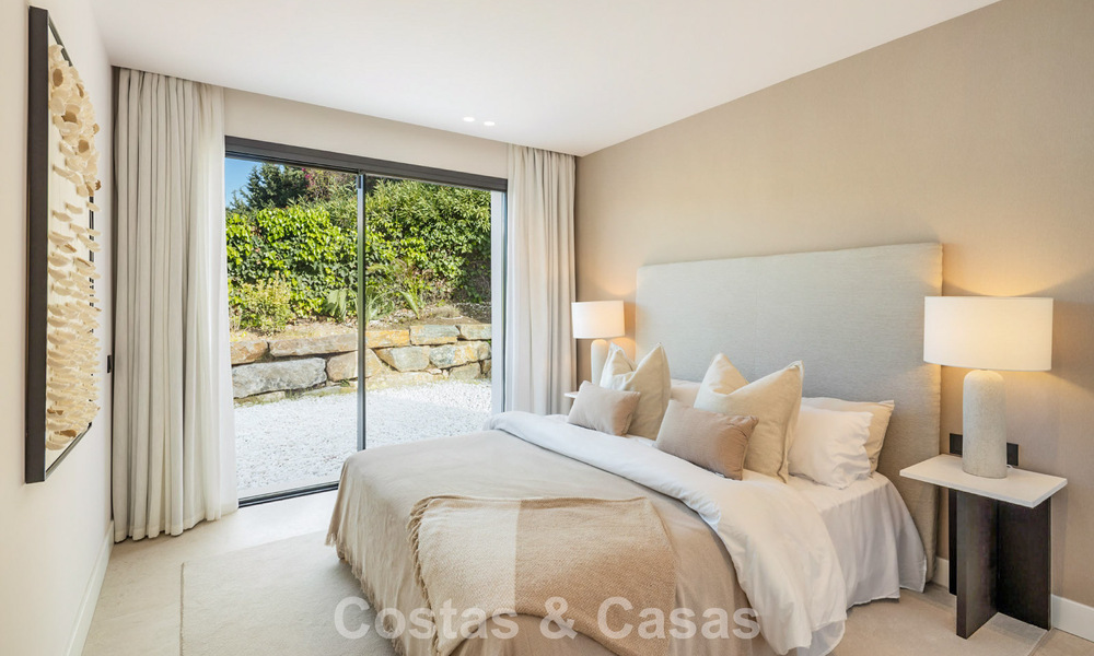 Instapklare, moderne luxevilla met minimalistische bouwstijl te koop op de New Golden Mile tussen Marbella en Estepona 794325