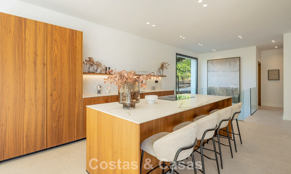 Instapklare, moderne luxevilla met minimalistische bouwstijl te koop op de New Golden Mile tussen Marbella en Estepona 794332