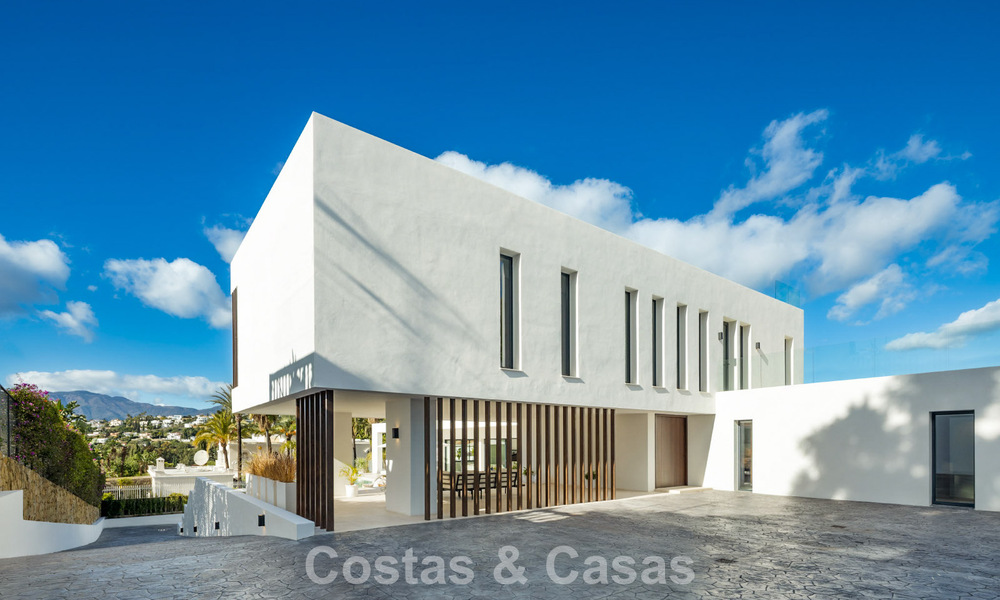Instapklare, moderne luxevilla met minimalistische bouwstijl te koop op de New Golden Mile tussen Marbella en Estepona 794335