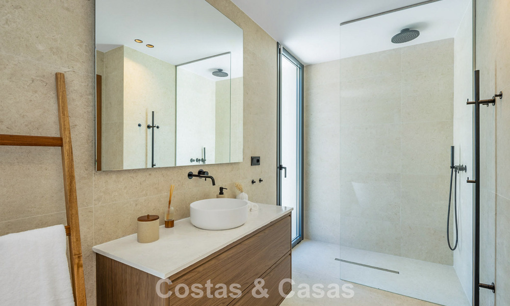 Instapklare, moderne luxevilla met minimalistische bouwstijl te koop op de New Golden Mile tussen Marbella en Estepona 794340