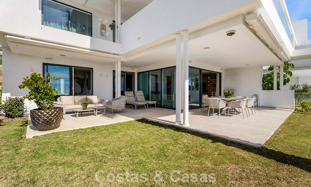 Modern, luxueus tuinappartement te koop met panoramisch zicht op de kust i/e gated boutique complex nabij Marbella stad 794490
