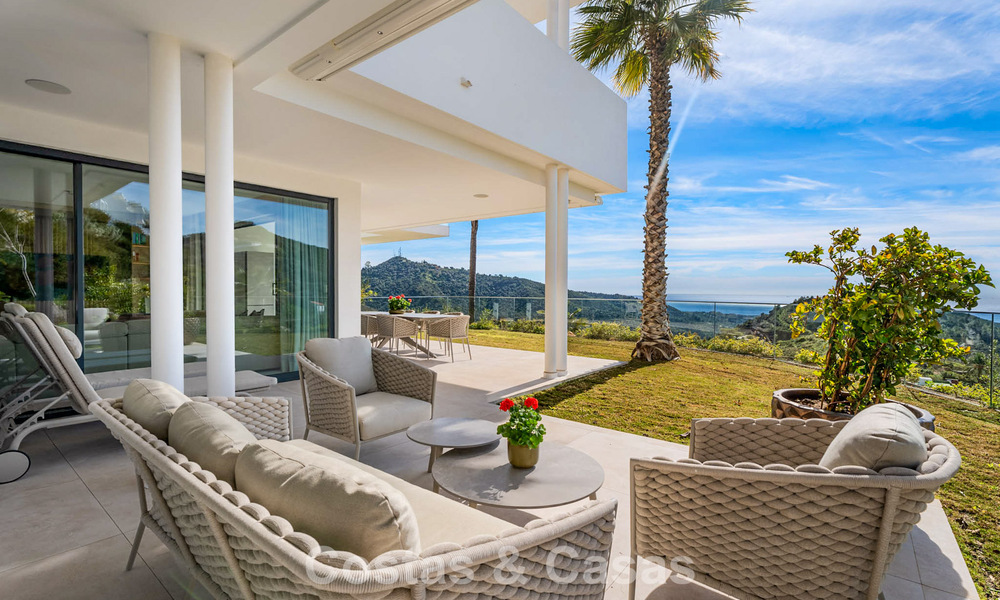 Modern, luxueus tuinappartement te koop met panoramisch zicht op de kust i/e gated boutique complex nabij Marbella stad 794498