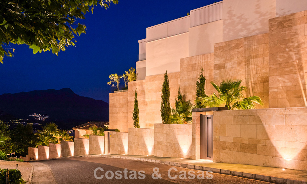 Modern appartement met villakarakter te koop met zeezicht in een exclusief complex in La Quinta, Marbella - Benahavis 794512