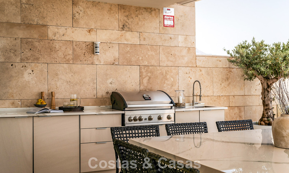 Modern appartement met villakarakter te koop met zeezicht in een exclusief complex in La Quinta, Marbella - Benahavis 794552