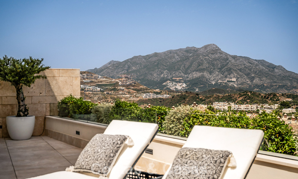 Modern appartement met villakarakter te koop met zeezicht in een exclusief complex in La Quinta, Marbella - Benahavis 794555