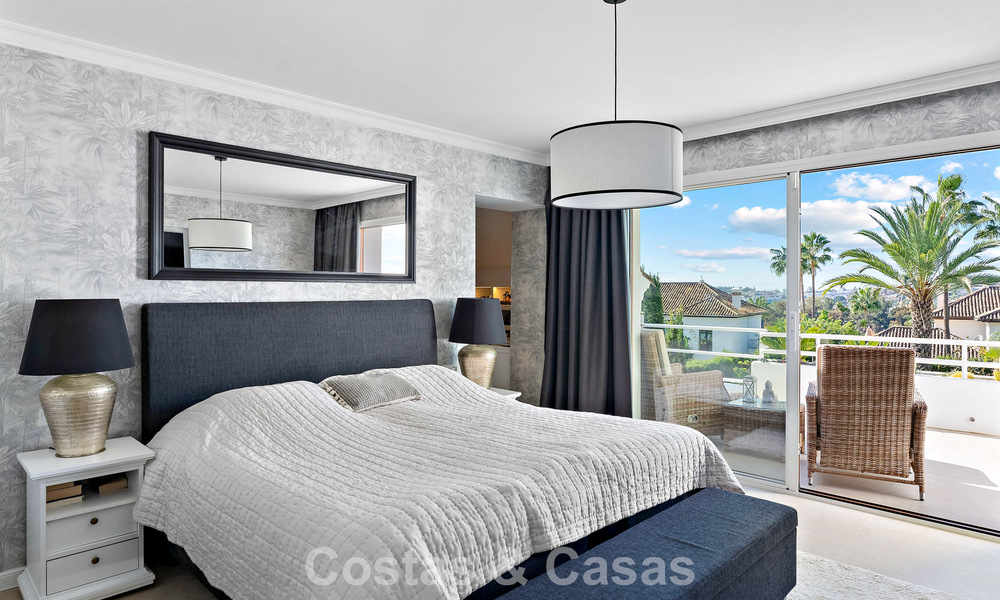 Instapklaar, luxe duplex appartement te koop, omgeven door golfbanen in Nueva Andalucia, Marbella 794582