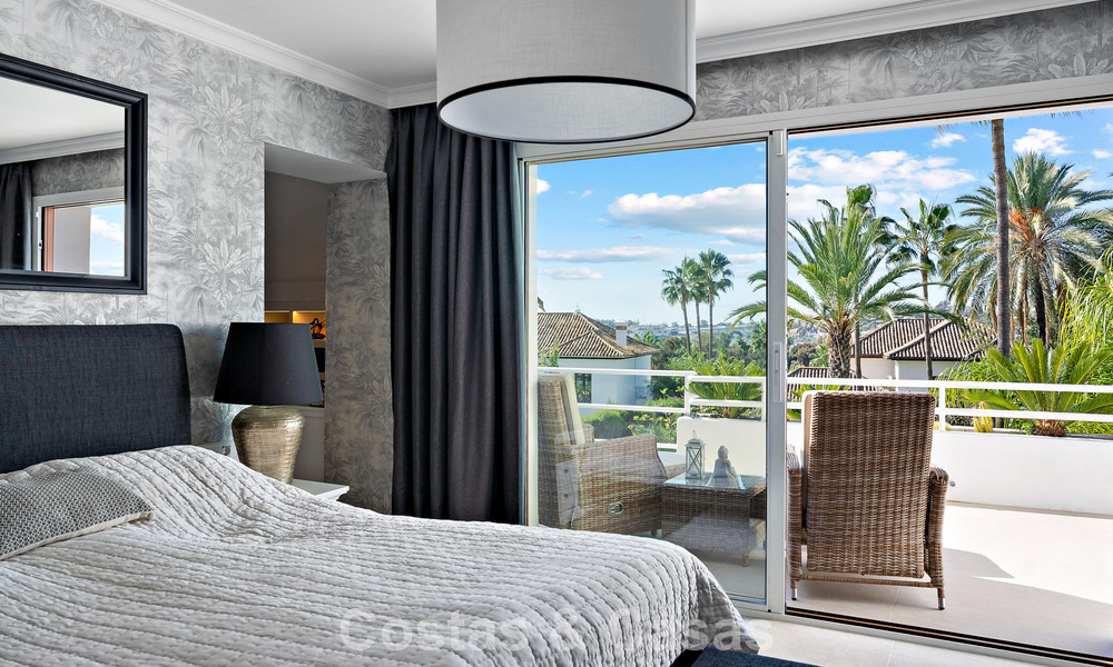 Instapklaar, luxe duplex appartement te koop, omgeven door golfbanen in Nueva Andalucia, Marbella 794585