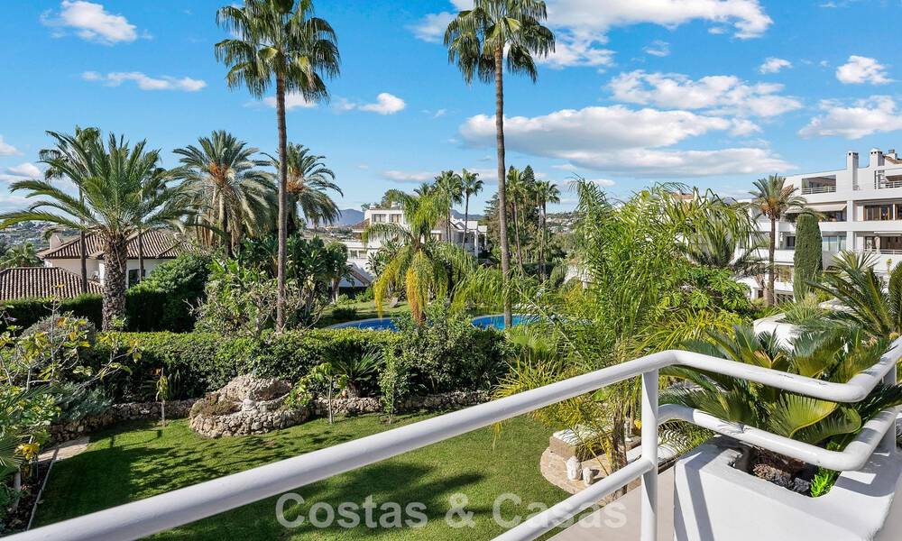 Instapklaar, luxe duplex appartement te koop, omgeven door golfbanen in Nueva Andalucia, Marbella 794586