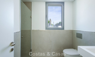 Modernistische haflvrijstaande villa te koop dicht bij voorzieningen in Guadalmina golf en San Pedro centrum, Marbella 794654 