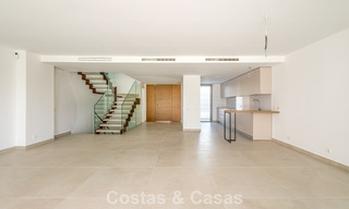 Modernistische haflvrijstaande villa te koop dicht bij voorzieningen in Guadalmina golf en San Pedro centrum, Marbella 794657 