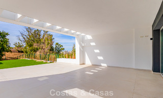 Modernistische haflvrijstaande villa te koop dicht bij voorzieningen in Guadalmina golf en San Pedro centrum, Marbella 794662 