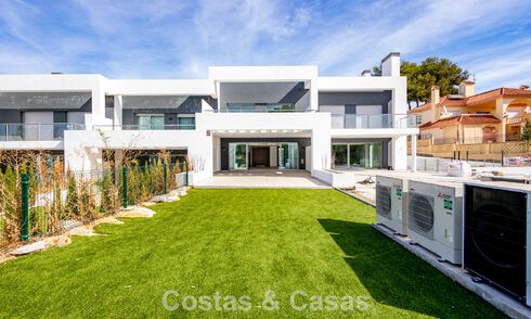 Modernistische haflvrijstaande villa te koop dicht bij voorzieningen in Guadalmina golf en San Pedro centrum, Marbella 794664